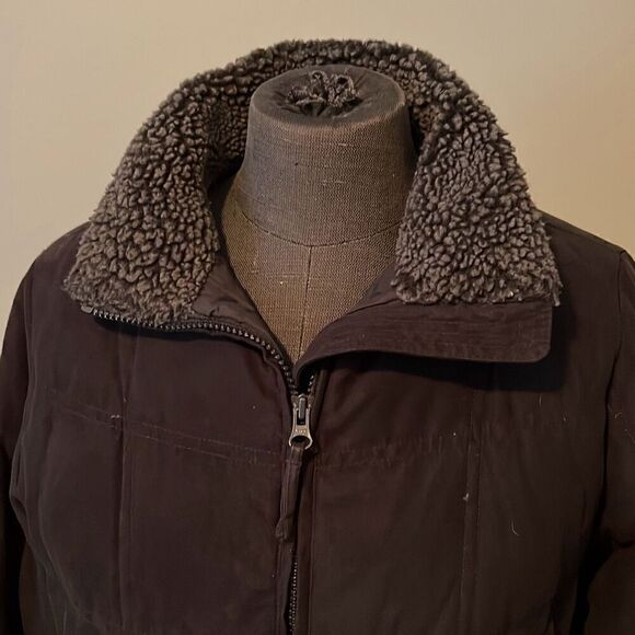 L.L. Bean Women's Black Long Sleeve Full Zip Down Winter Coat Size Small - Picture 2 of 8